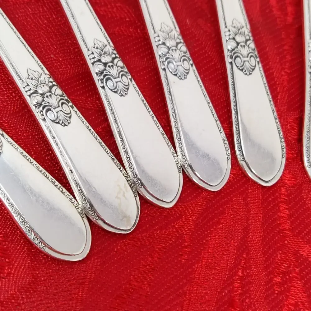 8X Tsp Rogers Bros ADORATION International SilverPlate Teaspoons Silver plated